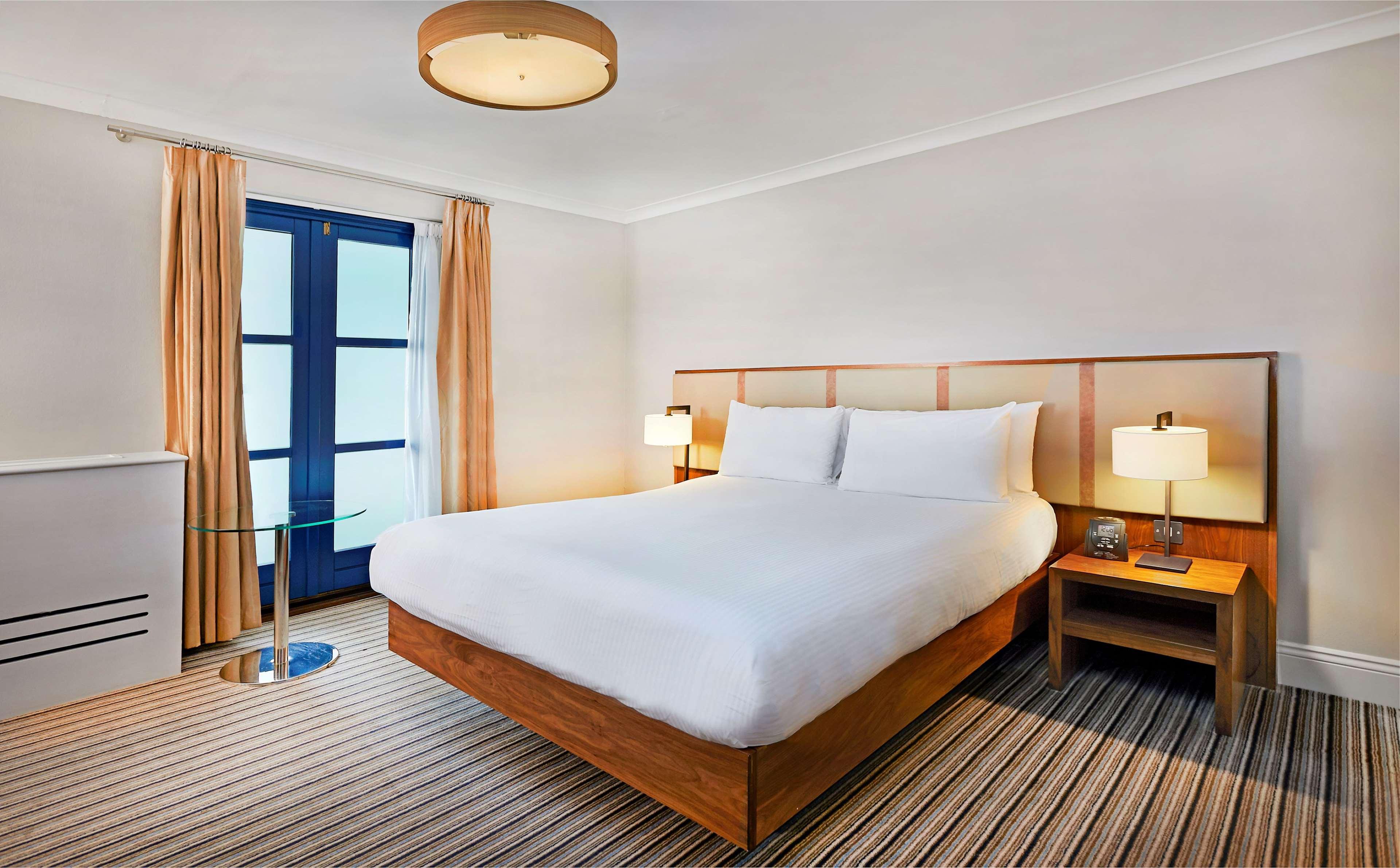 Doubletree By Hilton London - Docklands Riverside Экстерьер фото